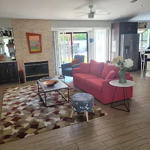 beautiful-palm-springs-home-large-private-yard.palm-springs-ca-hotels.com/